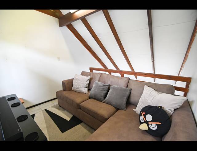 1 BEDROOM SIMPLEX FOR SALE IN THE WOLDS